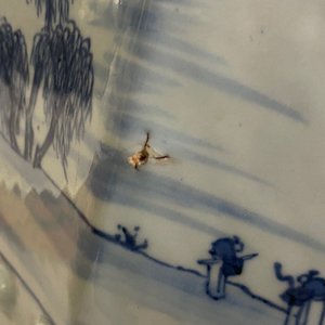 Un tabouret en porcelaine de Chine en bleu et blanc à décor d'un paysage, Qianlong — photo 15