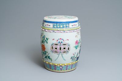 Un tabouret en porcelaine de Chine famille rose, 19ème