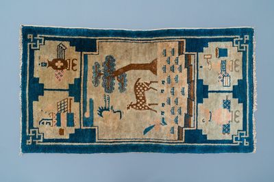 Un tapis en laine tissé à la main à décor d'un cerf et d'une grue, Chine, 19ème