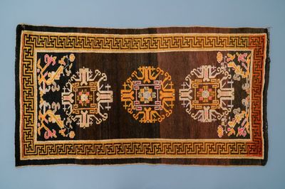 Un tapis en laine tissé à la main, Chine, 19/20ème