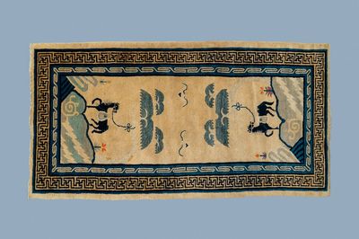 Un tapis en laine tissé à la main, Chine, 19/20ème