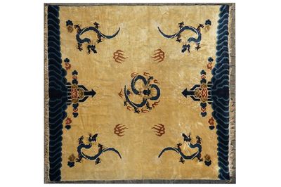 Un tapis Ningxia à décor de dragons, Chine, vers 1900