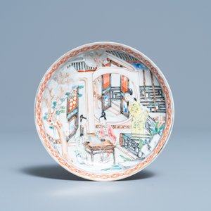 Un tasse et soucoupe en porcelaine de Chine famille rose à décor mandarin, Yongzheng/Qianlong — photo 2