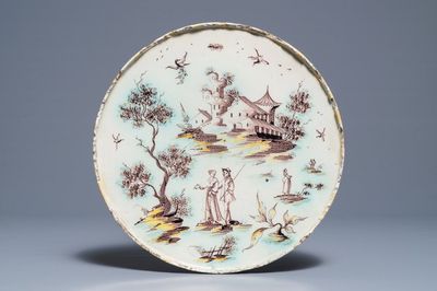 Un tazza à décor d'un paysage en majolique italienne, Pavia, atelier de Levantino, 18ème
