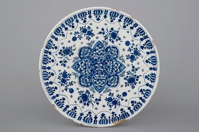 Un tazza en Delft bleu et blanc au décor chinoiserie, ca. 1690