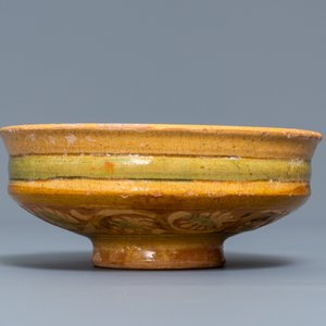 Un tazza en terre cuite 'sgraffiato' à décor d'une buste de femme, Italie, prob. Ferrara, 15/16ème — photo 4