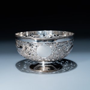 Un tazza et une coupe tripode à anse en argent, Sing Fat, Canton ou Shanghai, Chine, 19/20ème — photo 9