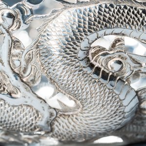 Un tazza et une coupe tripode à anse en argent, Sing Fat, Canton ou Shanghai, Chine, 19/20ème — photo 17