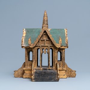 Un temple miniature en bois sculpté doré, Thaïlande, 19/20ème — photo 2