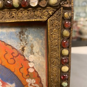 Un thangka dans son cadre en cuivre doré incrusté, Tibet, 19ème — photo 7