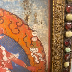 Un thangka dans son cadre en cuivre doré incrusté, Tibet, 19ème — photo 8