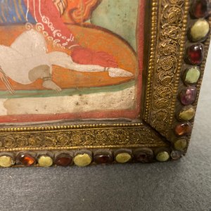 Un thangka dans son cadre en cuivre doré incrusté, Tibet, 19ème — photo 9