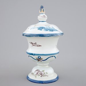 Un tirelire en faïence polychrome de Delft, 18ème — photo 4