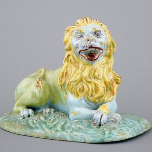 Un très beau modèle d'un lion en faïence de Bruxelles, 18ème — photo 1
