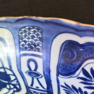 Un très grand plat au dragon en porcelaine de Chine bleu et blanc de type Kraak, Wanli — photo 11