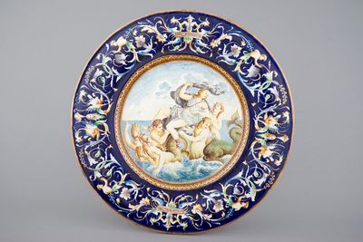 Un très grand plat en majolique italienne au sujet mythologique, 19ème