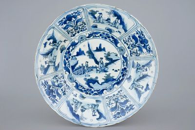 Un très grand plat en porcelaine de Chine bleu et blanc de type Kraak, Wanli, 1573-1619