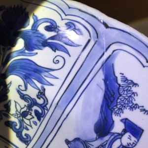 Un très grand plat en porcelaine de Chine bleu et blanc de type Kraak, Wanli — photo 3