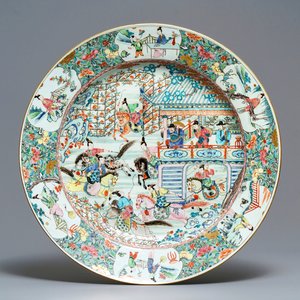 Un très grand plat en porcelaine de Chine famille rose à décor du 'Général Yang et Mu Guiying', Kangxi/Yongzheng — photo 1