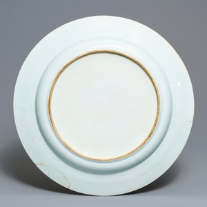 Un très grand plat en porcelaine de Chine famille rose à décor du 'Général Yang et Mu Guiying', Kangxi/Yongzheng — photo 2