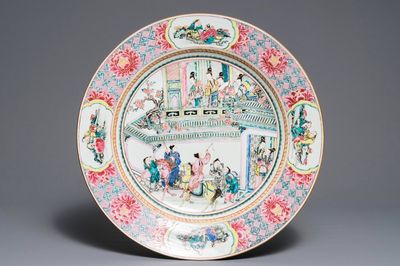 Un très grand plat en porcelaine de Chine famille rose, Yongzheng