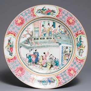 Un très grand plat en porcelaine de Chine famille rose, Yongzheng — photo 1