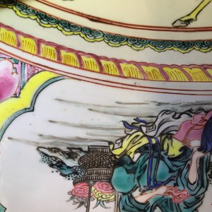 Un très grand plat en porcelaine de Chine famille rose, Yongzheng — photo 10