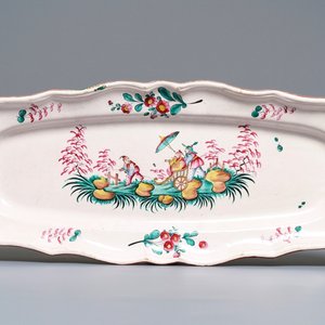Un très grand plat ovale en faïence de l'Est à décor de chinoiserie, Strasbourg, 18ème — photo 1