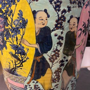 Un très grand vase couvert en porcelaine de Chine famille rose à fond turquoise, 19ème — photo 18