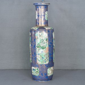 Un très grand vase de forme rouleau en porcelaine de Chine famille verte sur fond bleu poudré, Chine, Kangxi — photo 13