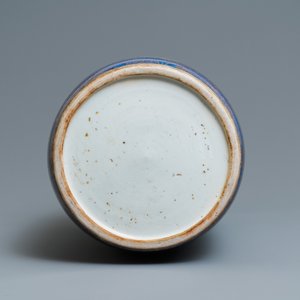 Un très grand vase de forme rouleau en porcelaine de Chine famille verte sur fond bleu poudré, Chine, Kangxi — photo 9