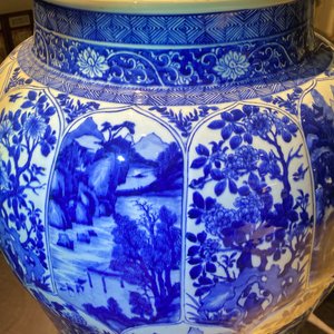 Un très grand vase en porcelaine de Chine en bleu et blanc, Kangxi — photo 12