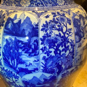 Un très grand vase en porcelaine de Chine en bleu et blanc, Kangxi — photo 17
