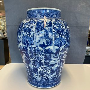 Un très grand vase en porcelaine de Chine en bleu et blanc, Kangxi — photo 25