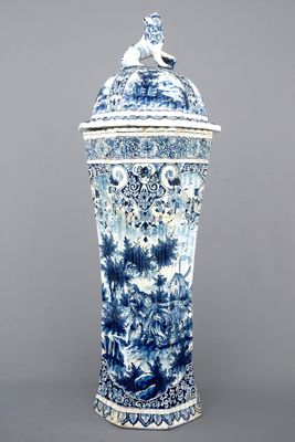 Un très grand vase et couvercle en faïence de Delft, début 19ème