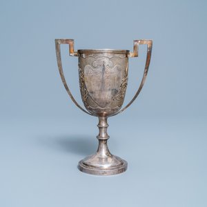 Un trophée dédicacé en argent, Shanghai ou Hong Kong, daté 1932 — photo 1