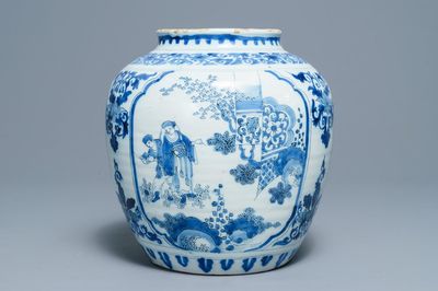 Un vase à décor de chinoiserie en faïence de Delft en bleu et blanc, fin du 17ème