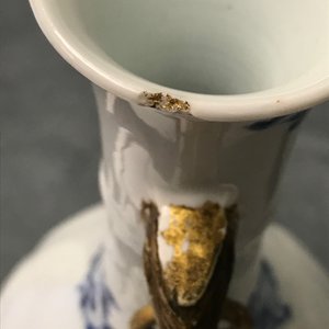 Un vase à décor de 'Longues Dames' en porcelaine de Chine bleu et blanc, Kangxi — photo 8