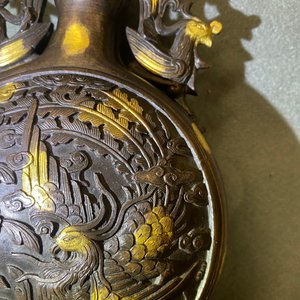 Un vase à décor de phénix en bronze tâché d'or, marque de Qianlong, 18/19ème — photo 13