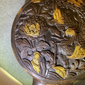 Un vase à décor de phénix en bronze tâché d'or, marque de Qianlong, 18/19ème — photo 15