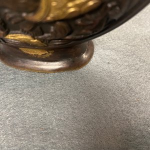 Un vase à décor de phénix en bronze tâché d'or, marque de Qianlong, 18/19ème — photo 9