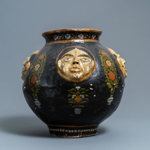 Un vase à décor en relief en papier mâché, Cachemire, Inde, 19ème — photo 6