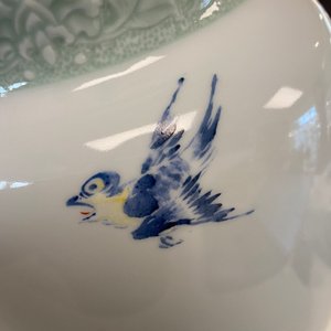 Un vase à décor floral, signé Wang En Huai, daté 1997 — photo 16