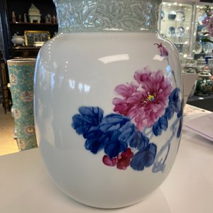 Un vase à décor floral, signé Wang En Huai, daté 1997 — photo 21