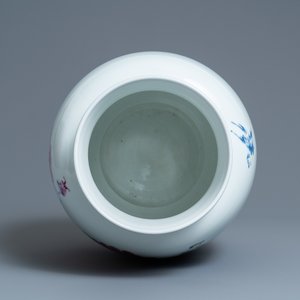 Un vase à décor floral, signé Wang En Huai, daté 1997 — photo 5