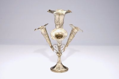 Un vase à fleurs en argent, Chine, 19/20ème