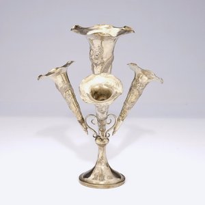 Un vase à fleurs en argent, Chine, 19/20ème — photo 1