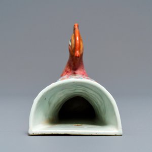 Un vase à suspendre en forme de phénix en porcelaine de Chine famille rose, Qianlong/Jiaqing — photo 7