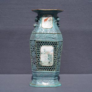 Un vase ajouré en porcelaine de Chine qianjiang cai à fond 'oeuf de caille', 19ème — photo 8
