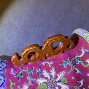 Un vase ajouré et tournant en porcelaine de Chine famille rose composé de quatre pièces, marque de Qianlong, République — photo 21
